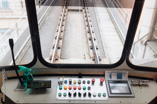 cabine de pilotage d'un funiculaire à Lyon photo