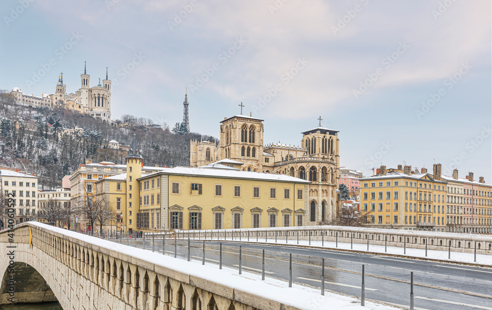 Lyon sous la neige : Cathédrale Saint Jean et basilique de Fourvière