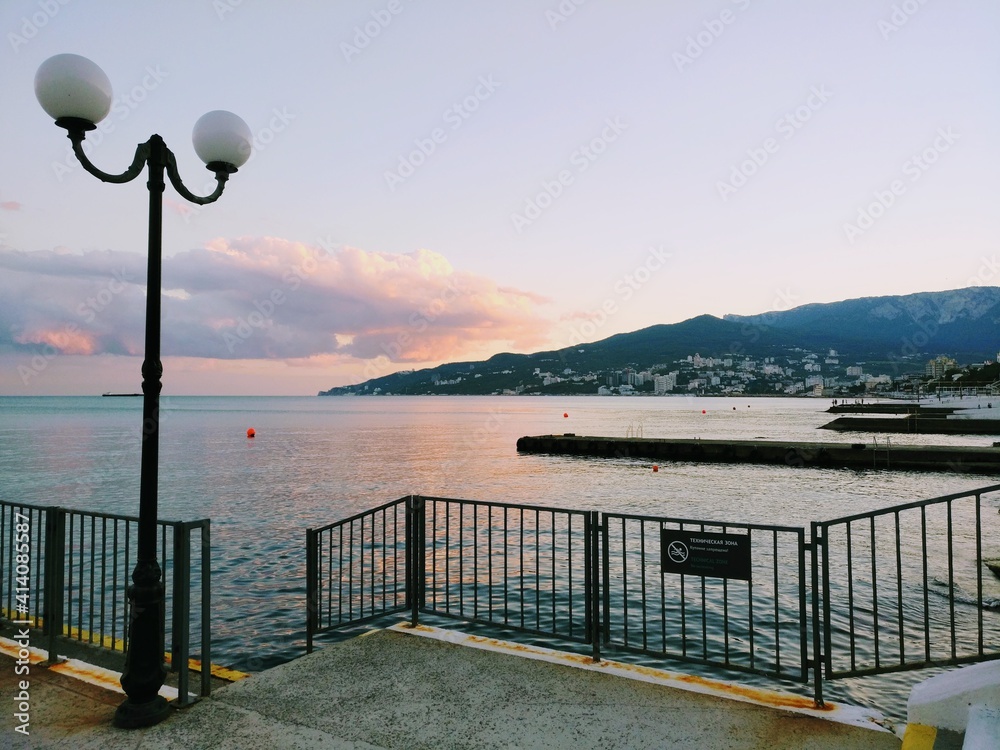 Obraz premium Sunset view to the Yalta