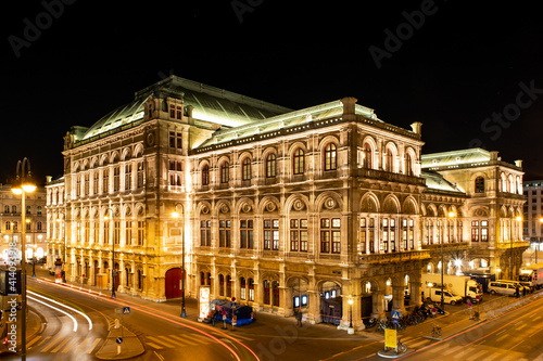 Fototapeta Naklejka Na Ścianę i Meble -  Photo of the Vienna Opera House in Austria.