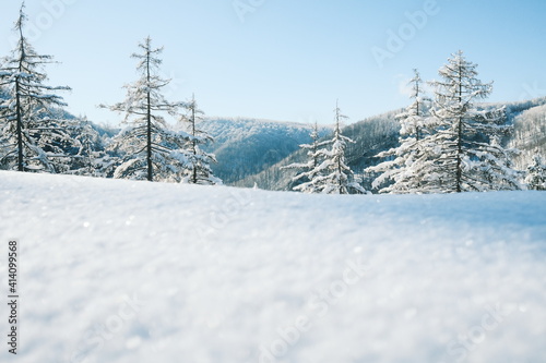 Schneemassen im Vordergrund © ohenze