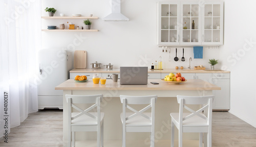Cozy kitchen interior in morning, contemporary design © Prostock-studio
