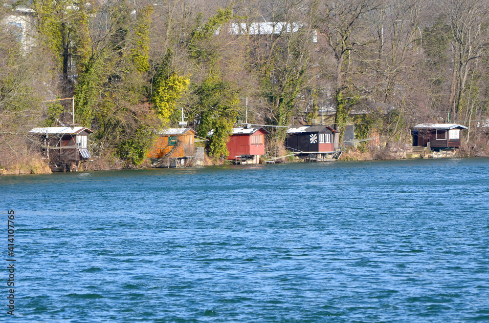 Maisons de pêcheurs au bord du Rhin à Bâle, Suisse