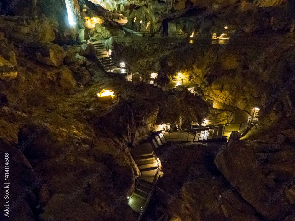 Interior de las cuevas de Betharram, en los Pirineos Franceses