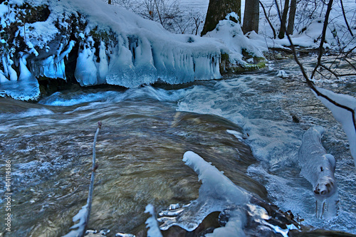 Eiszapfen am Fließgewässer photo