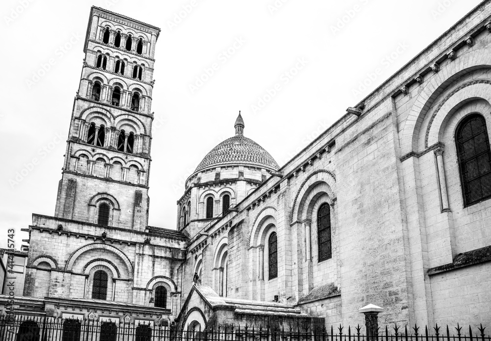 Catedral de Angulema en blanco y negro