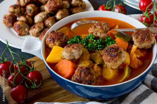 Stew with vegetables and meatballs 