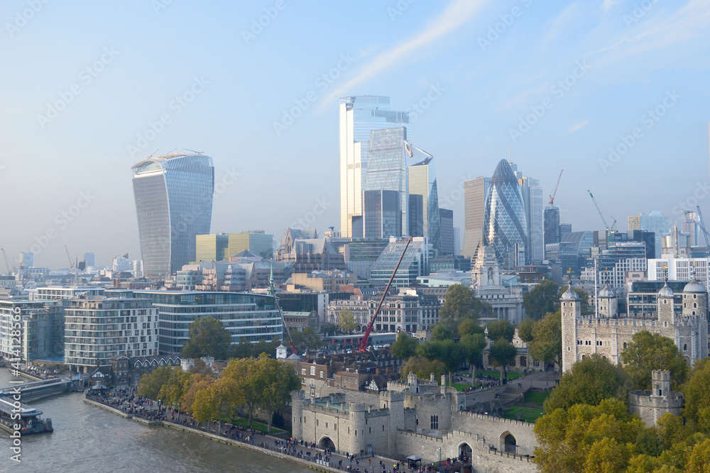 Fototapeta premium aerial view of the west part of city from the top of the tower - London, England, United Kingdom (UK)