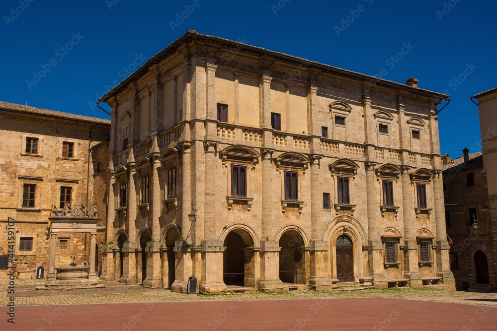 The historic Palazzo Nobili-Tarugi palace in Piazza Grande in Montepulciano in Siena Province, Tuscany, Italy. The Well of the Griffins and Lions, il Pozzo dei Grifi e dei Leoni, is on the left