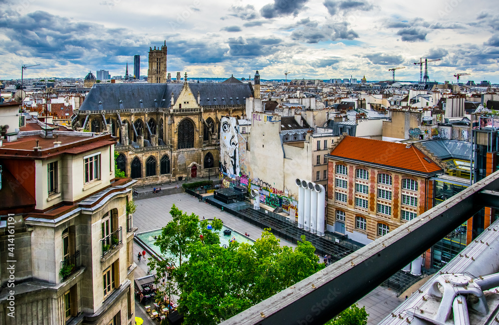 Tejados, plazas y fachadas de París