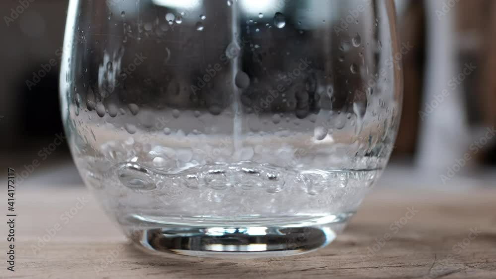 Mineralwasser in einem Glas Mineralwasser in einem Glas