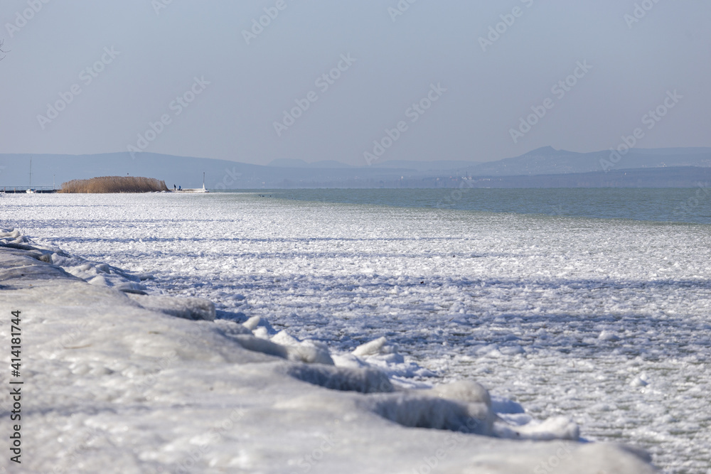 Fototapeta premium Ufaer im Winter