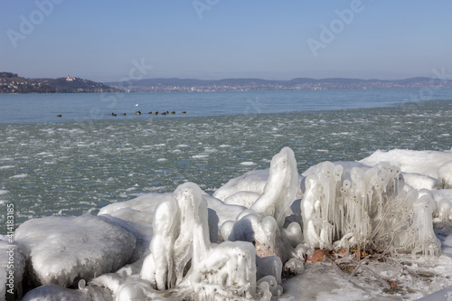 Wellenbrecher im Blaton, Plattensee, ungarn photo
