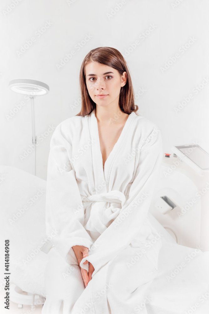 Young woman portrait making laser epilation in beauty center
Young woman portrait making laser epilation in beauty center