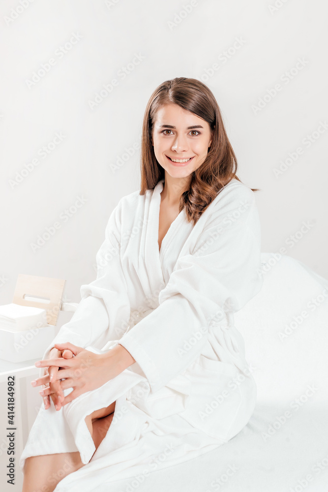 Young woman portrait making laser epilation in beauty center
Young woman portrait making laser epilation in beauty center