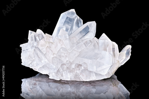 Fotografía Amazing pure Quartz Crystal cluster gemstone closeup macro isolated on black background