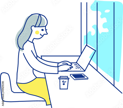 カフェでパソコン作業をする女性