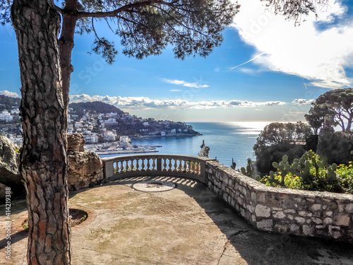 Panorama depuis la colline du château de Nice sur la Baie des anges