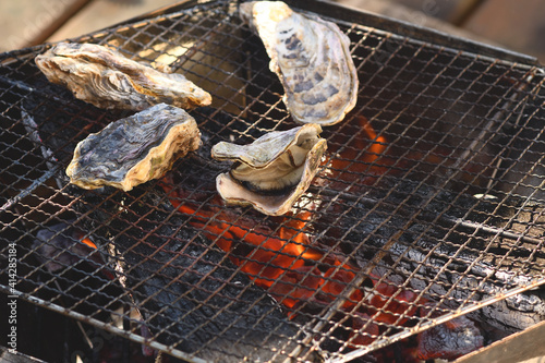 殻付かきの炭火焼 焼き牡蠣