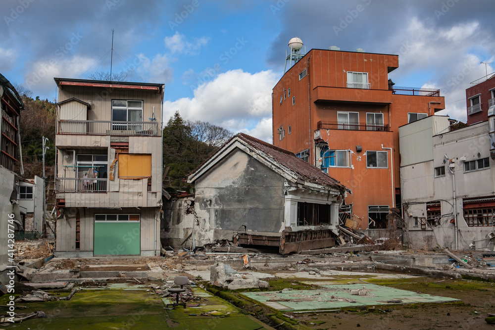 東日本大震災によって被害を受けた建物の写真　2011年12月10日撮影 宮城県気仙沼市