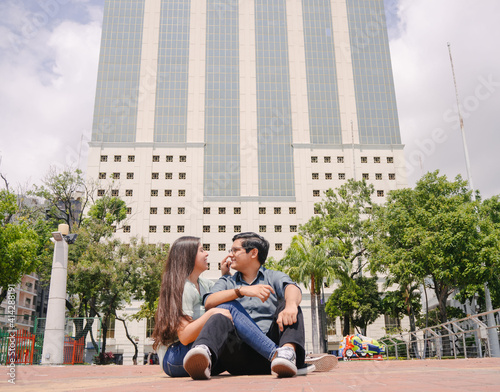 pareja en la ciudad © Alejandro Quimis R