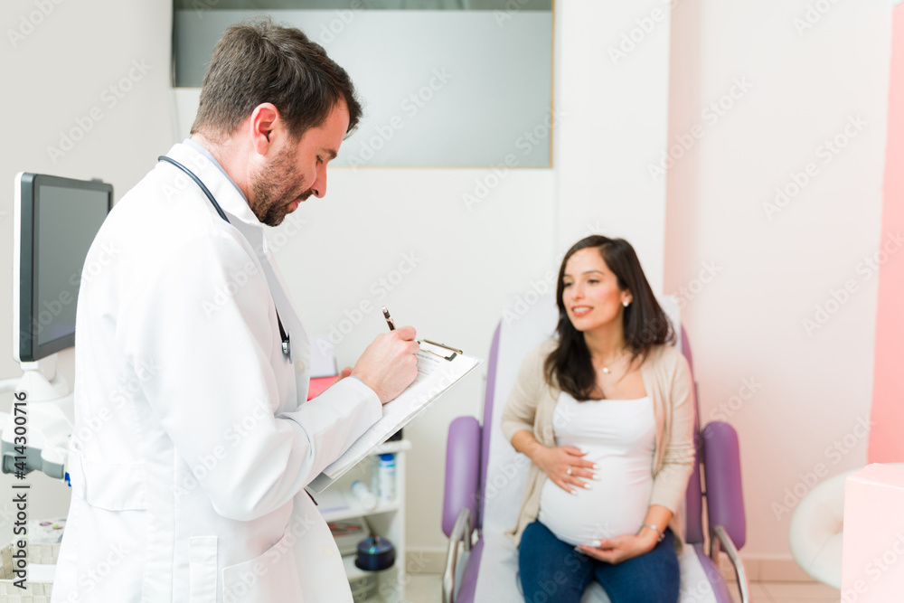 Female patient talking about her pregnancy with her doctor