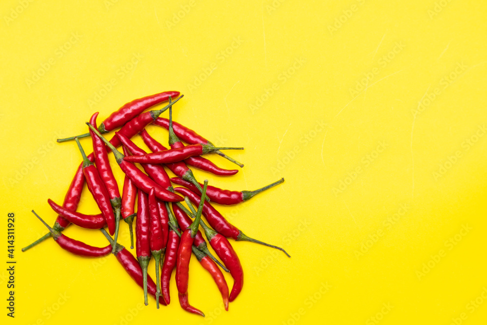 Fototapeta premium Res Chilli on yellow background