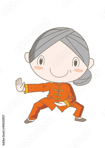 太極拳・ポーズをとるシニア女性