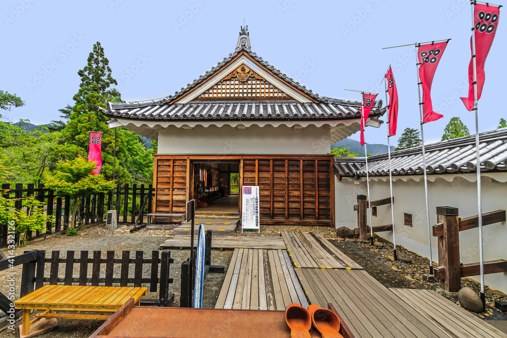 春の上田城本丸の東虎口櫓門