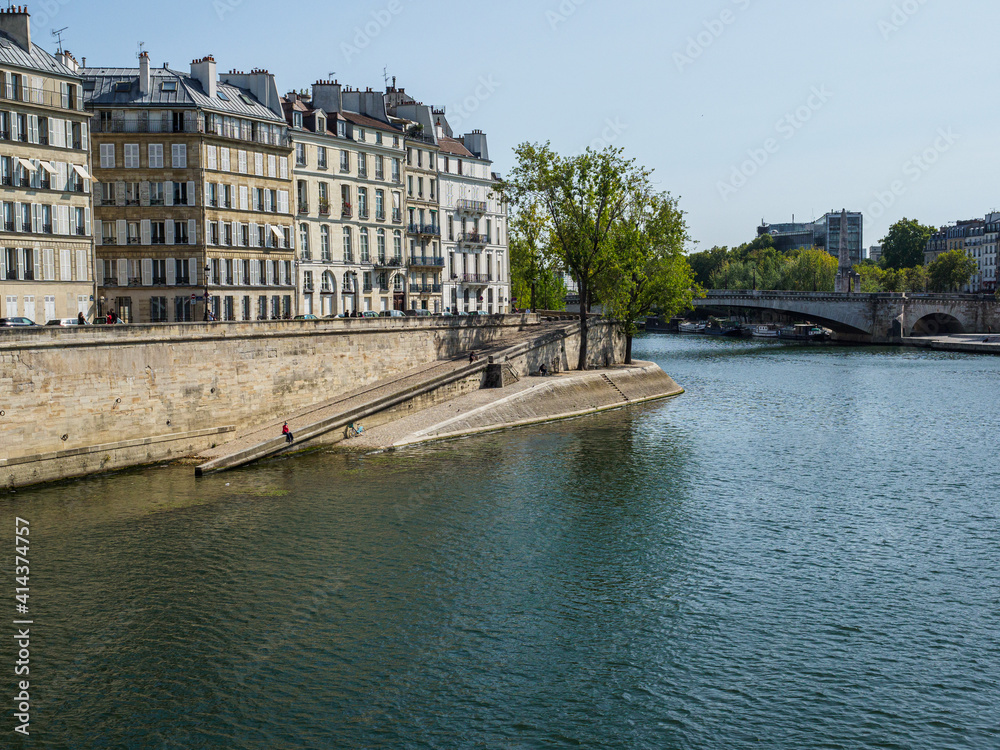 bords de la Seine à l'île Saint Louis à Paris