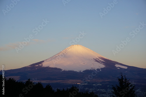 朝日が当る富士山