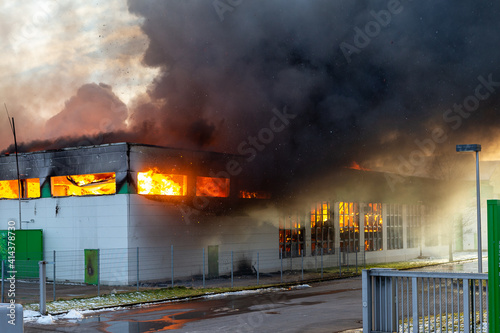 Lagerhallenbrand in Hilden photo