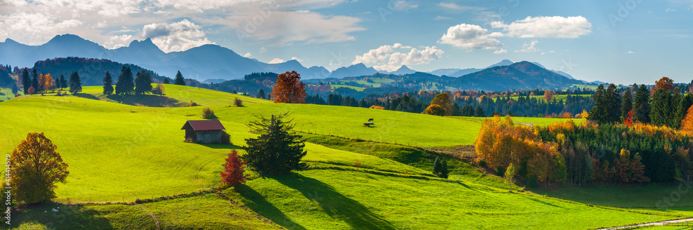 Panorama Landschaft in Bayern, Allgäu, im Frühling