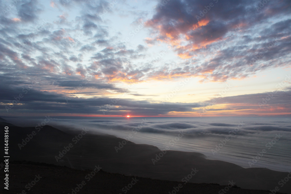 Obraz premium sunrise over the sea