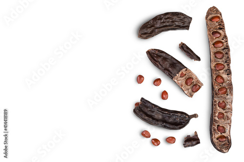Foto Ripe carob pods and bean isolated on white background with clipping path