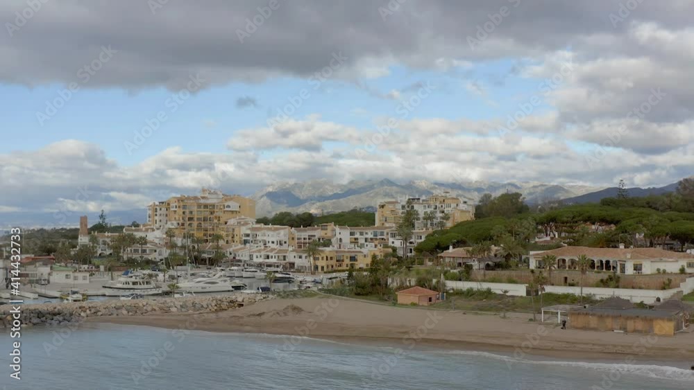 vista del puerto de Cabopino en Marbella, España vista del puerto de Cabopino en Marbella, España