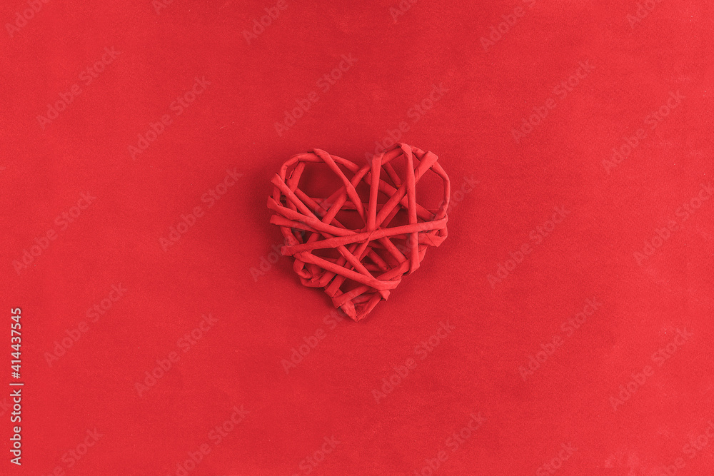 Fototapeta premium paper hearts on wooden background