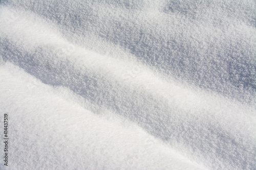 unevenness on the surface of a layer of snow