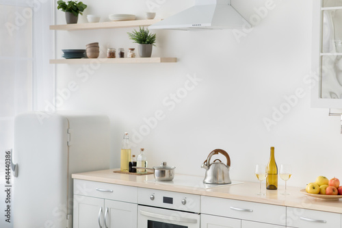 Rent flat, real estate, ready for cooking, domestic culinary, home healthy eat © Prostock-studio