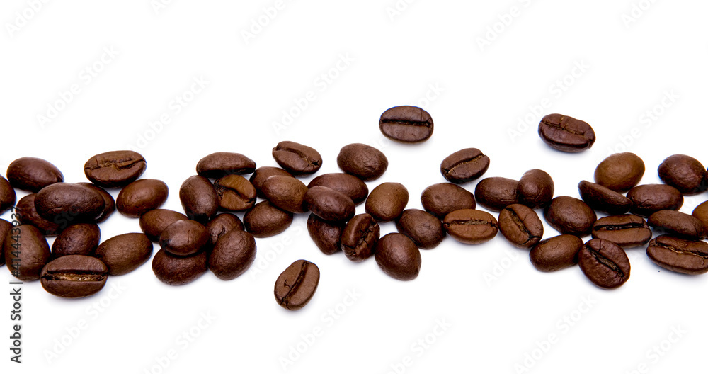 Kaffeebohnen auf weissem Hintergrund