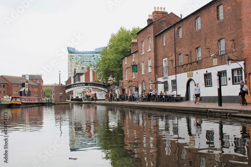 Birmingham UK Canal © Shoestring Wanderer