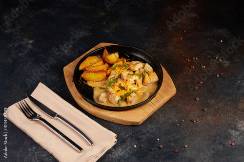 Obraz na płótnie Chicken meat Fried fricassee with caramelized sauce