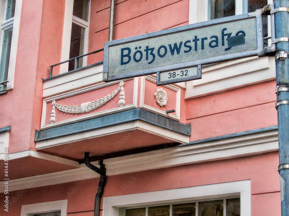 berlin, deutschland - straßenschild im prenzlauer berg berlin, deutschland - straßenschild im prenzlauer berg