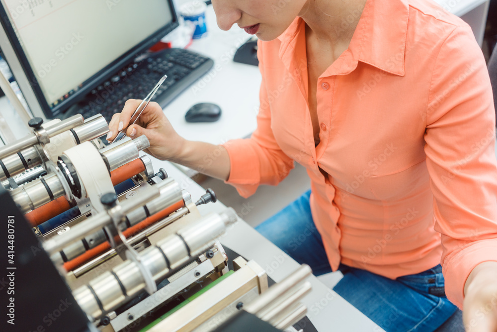 Naklejka premium Labels to be printed on being inserted into printing machine