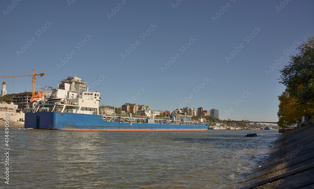 Obraz premium Cargo ships on the River Don in Rostov-on-Don