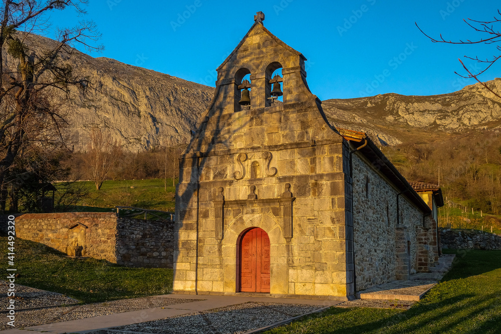 Iglesia de Nuestra Señora del Cebrano, en Carrea (Teverga-Asturias) . en parque natural de Las Ubiñas-La Mesa.