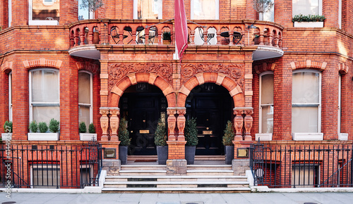 Canvas Print Chelsea elegant apartment building facade.