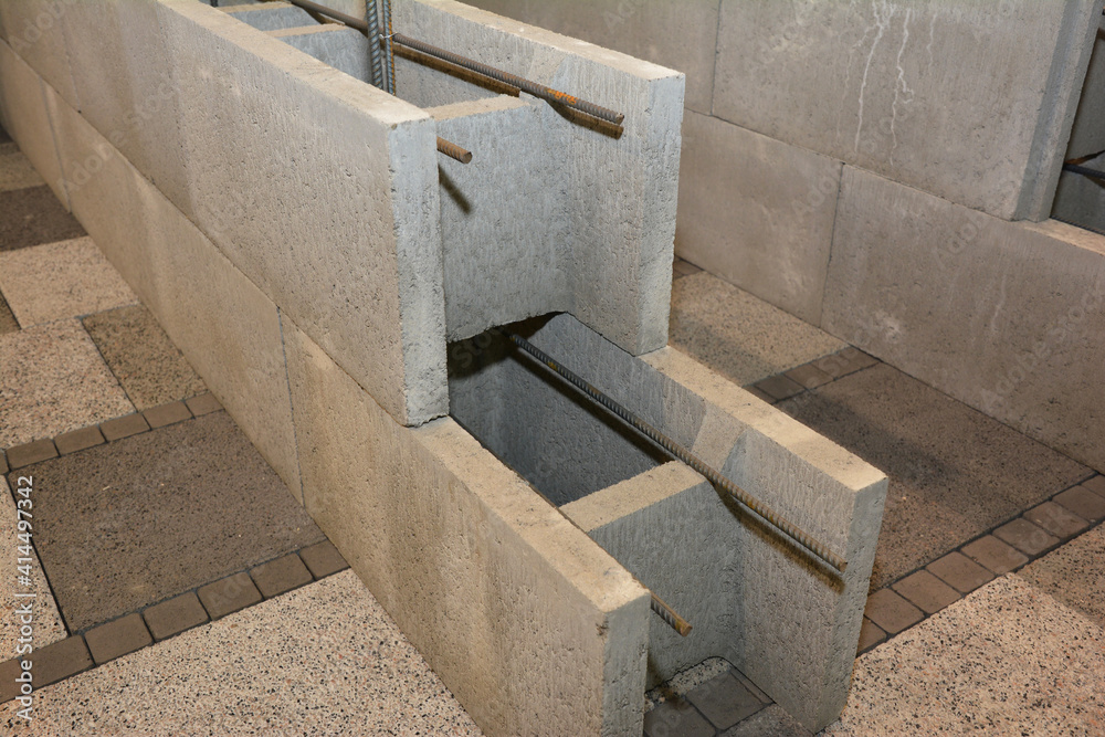 Building a dry stack mortarless wall from dry stack concrete blocks