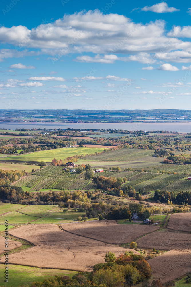Obraz premium Canada, Nova Scotia, Canning. The Lookoff, elevated view of the Annapolis Valley in autumn.