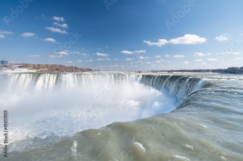 Niagara falls in Winter © surangaw